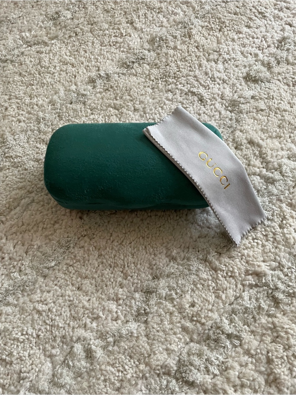 NWOT Gucci Eyeglasses/Sunglasses Case with Cleaning Cloth
